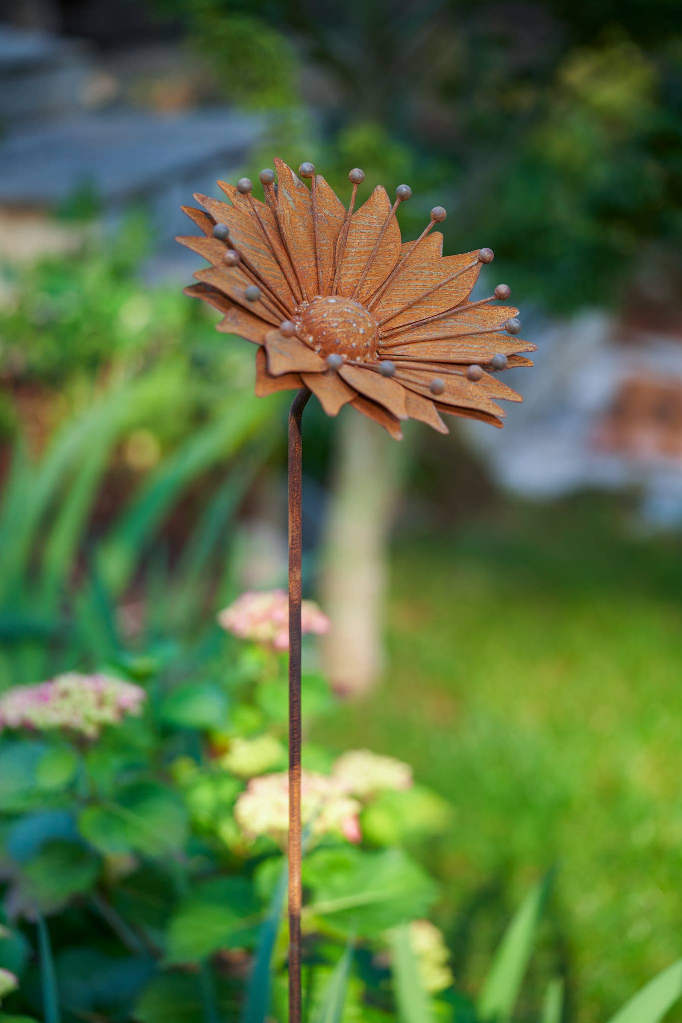Elegant Garden Design - Wholesale Garden/Lawn Stake - Zora Flower Stake1