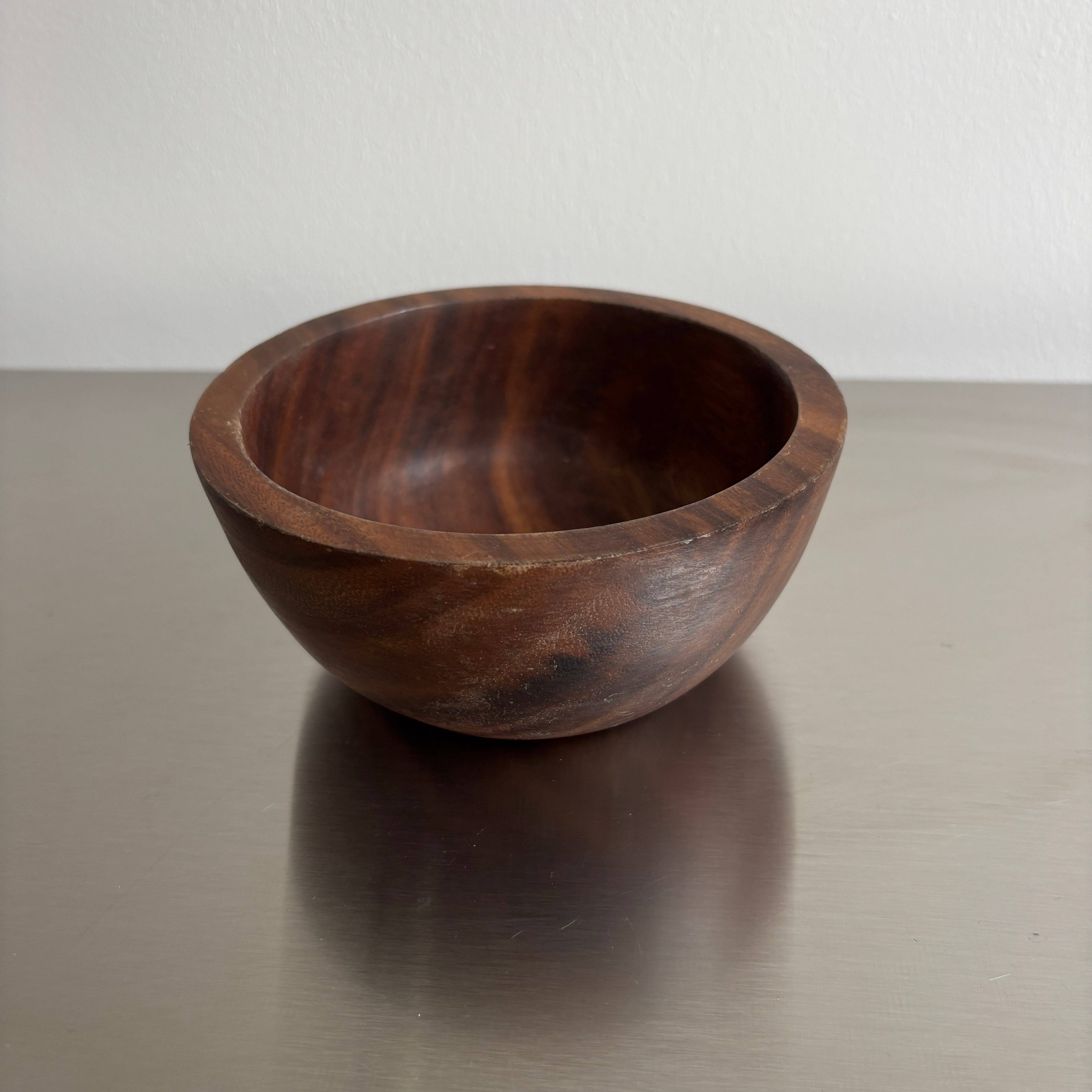 London Atelier Byproduct – wholesale Decorative plate/dish/bowl – Walnut wood hand carved bowl