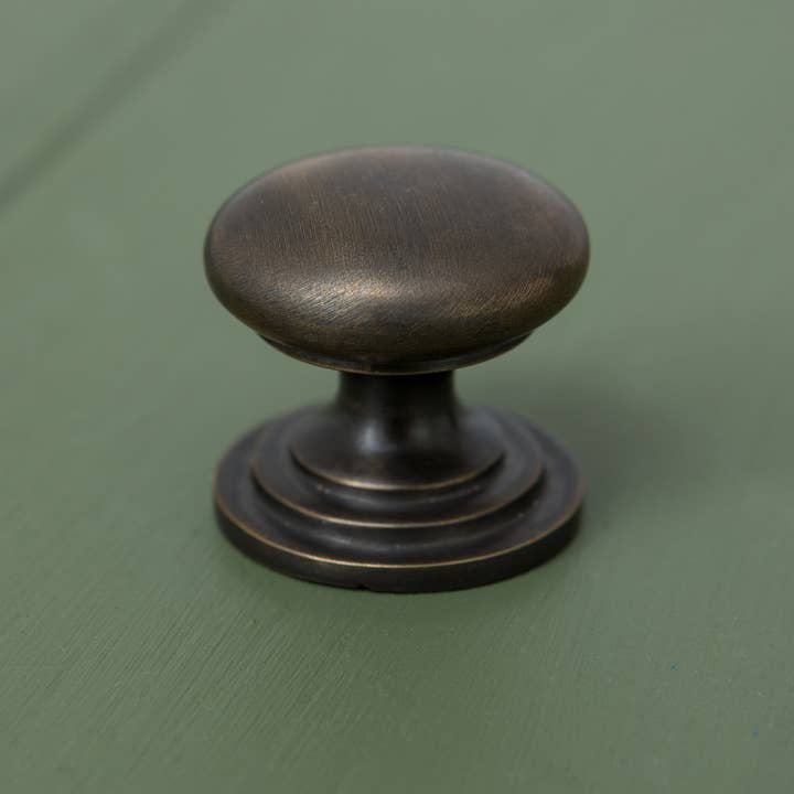 Brass bee - Vente Poignée/bouton - Boutons de meuble victoriens et poignées rondes VESTALIS en laiton massif10