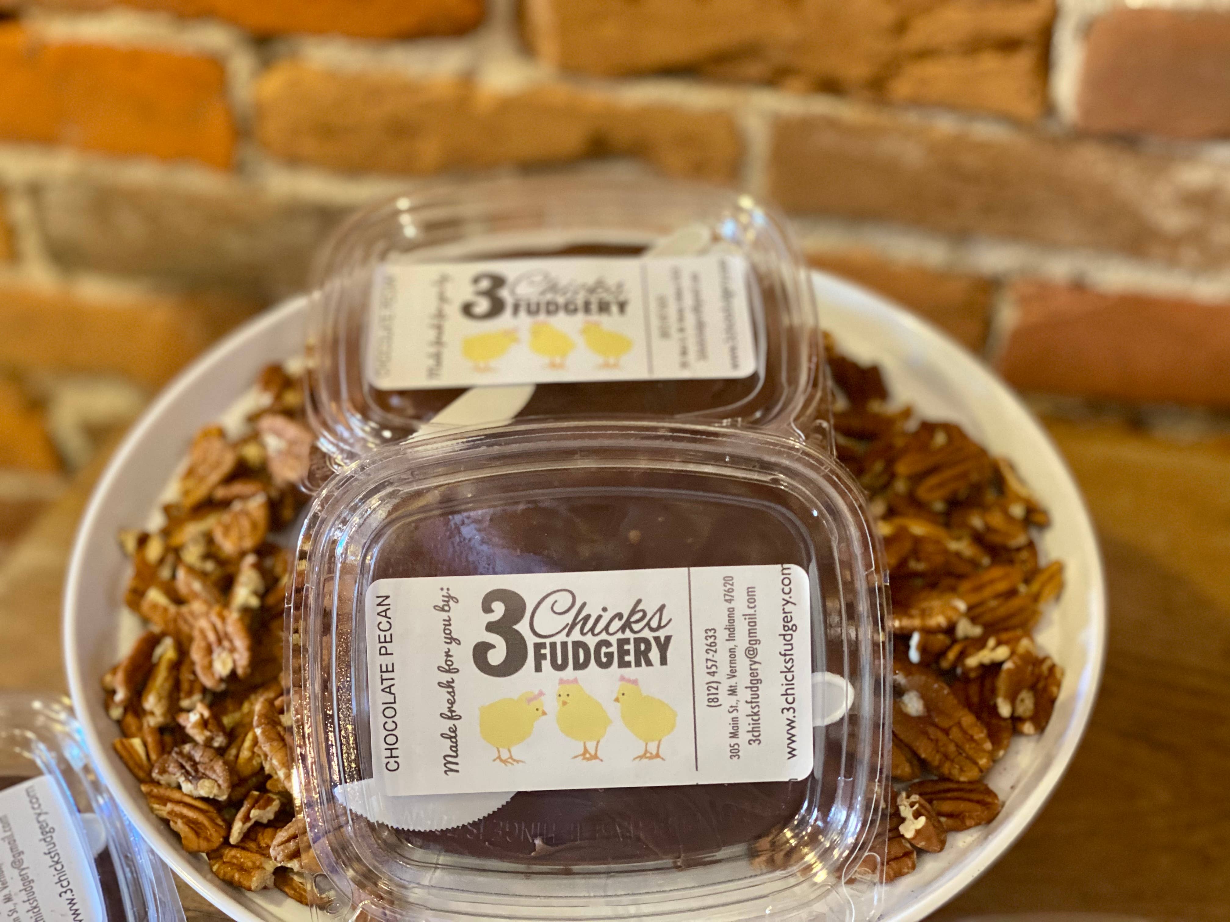 3 Chicks Fudgery - Vente Fudges - Fudge au chocolat et aux pacanes 1/2 livre1