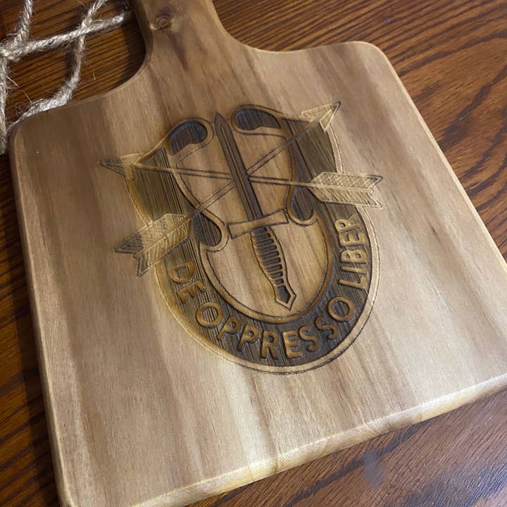 Treasure All Moments - Wholesale Snijplank - Special Forces Snijplank Acaciahout | Houten Serveerplank