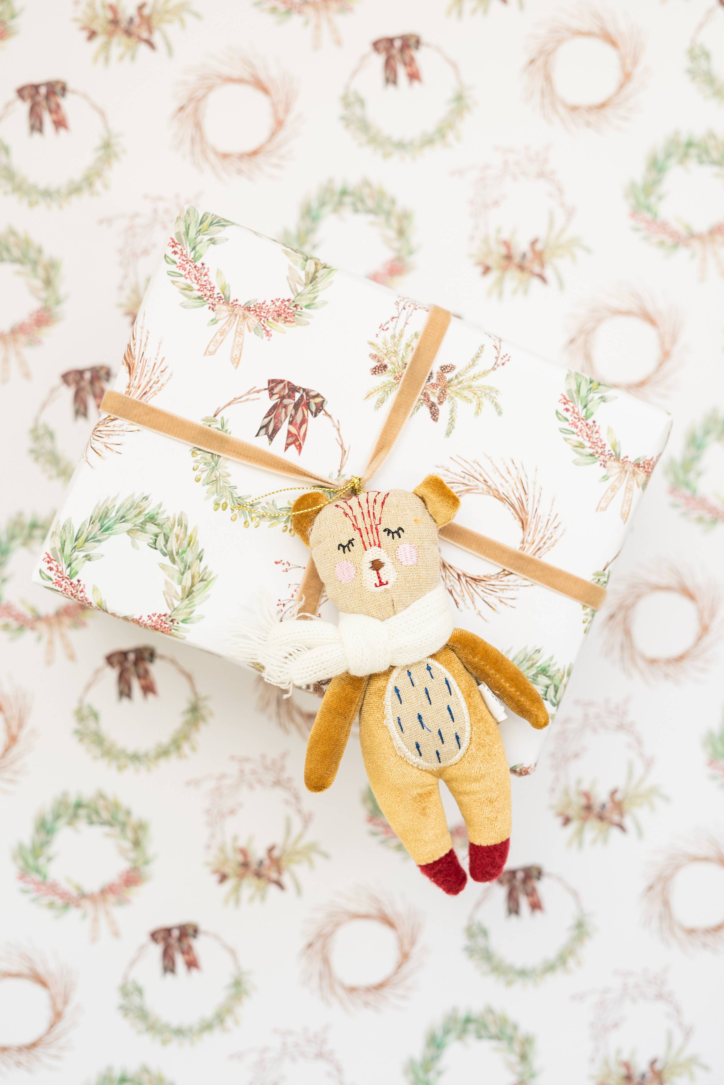 Lana's Shop - Wholesale Wrapping Paper Roll - Holiday Wreath Gift Wrap Roll13