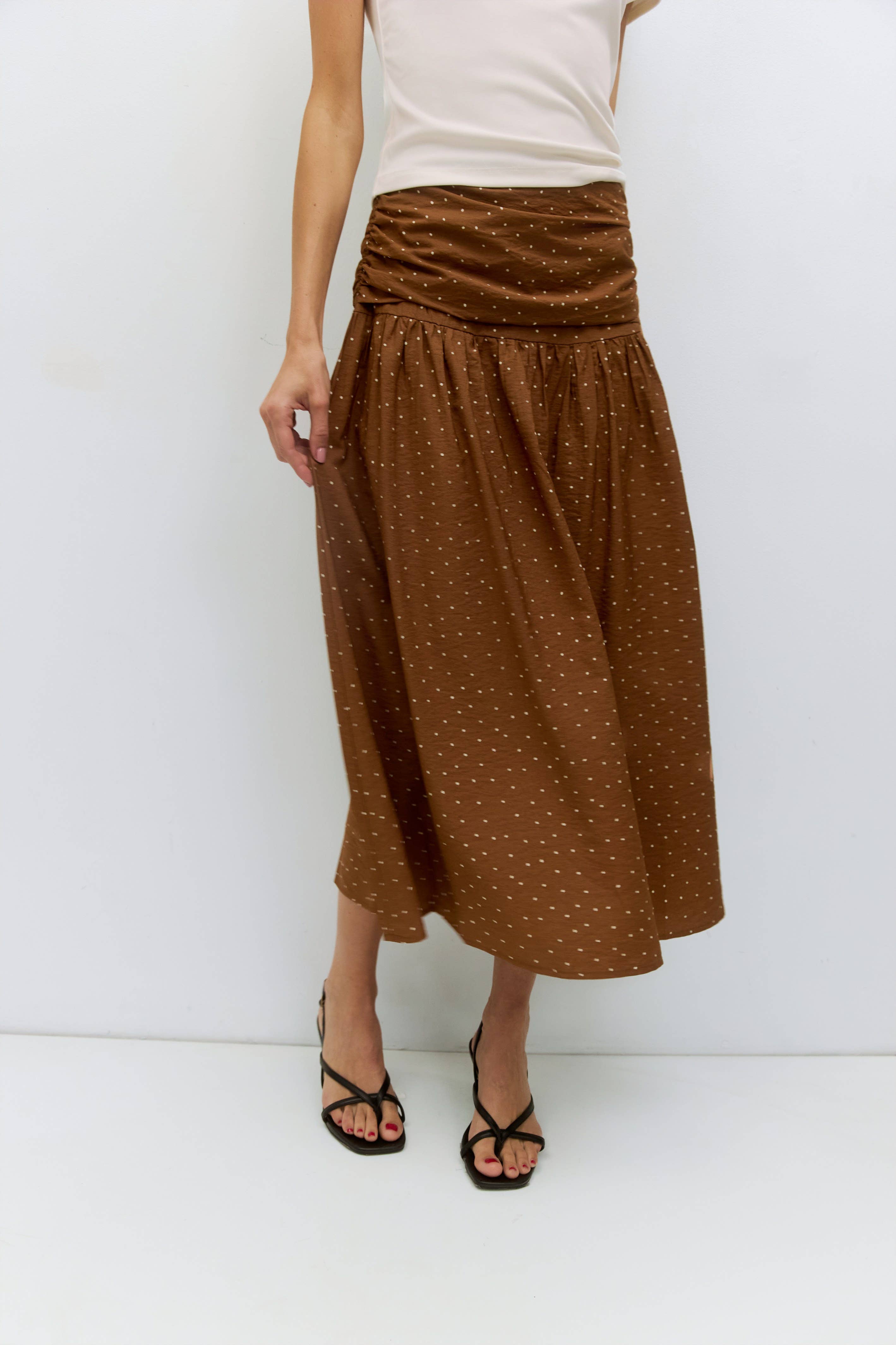 MOD REF – Großhandel Rock – Damen – Der Melinda Rock | Geraffter Polka-Dot-Midi-Rock2