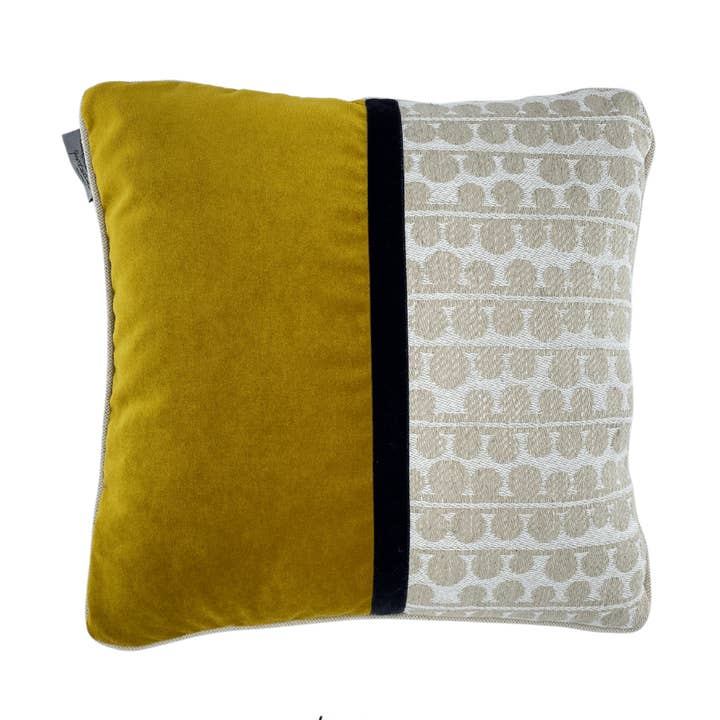 Cuscino in lino disegno Bouclè color écru e velluto colore per la vendita all'ingrosso da parte di Caterina Quartana