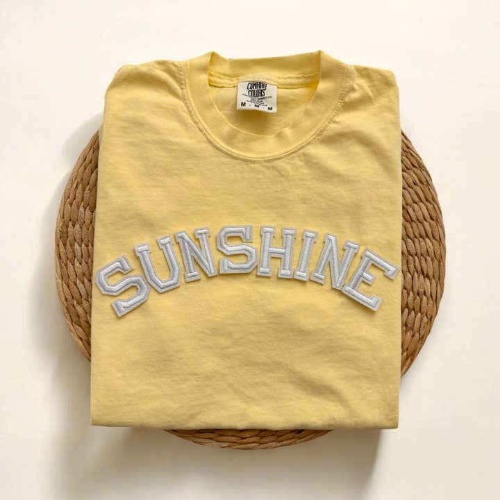 Comfort Colors Solsken Kortärmad T-shirt, Sommartopp för wholesale av Threads And Needles, INC.