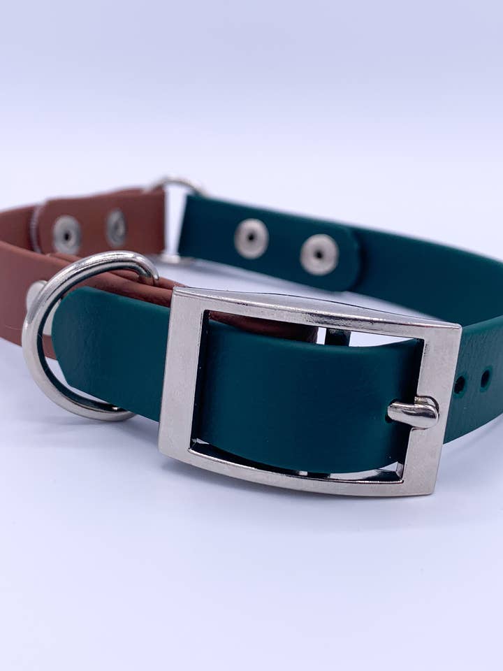 Collare in BioThane bicolore VERDE/MARRONE per la vendita all'ingrosso da parte di Cavapoo Creations