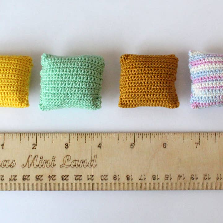Lenasminiland – wholesale Doll accessory kit – Kids – Miniature cushions for dollhouse. Crochet pillows furniture