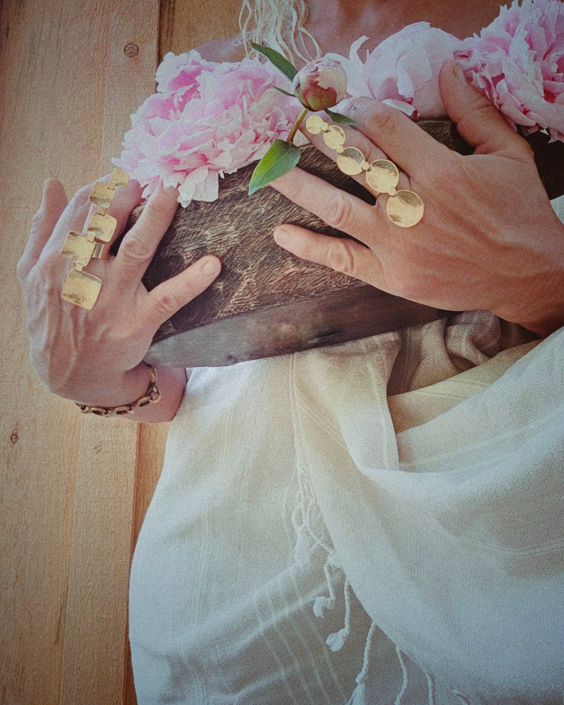 Bisjoux - Vente Anneau/bague à empiler - Bague en laiton martelée nombreux cercles cercle fait main3