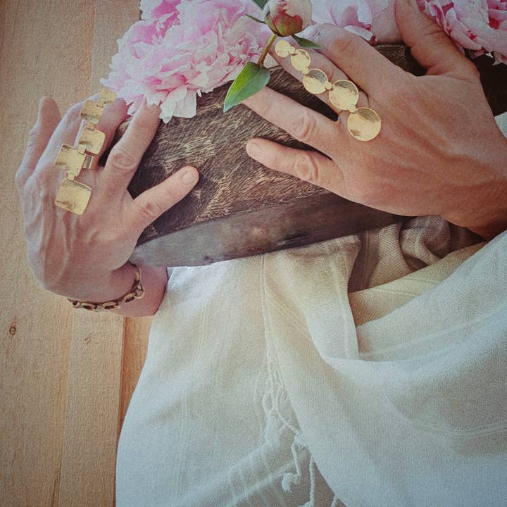 Bisjoux - Vente Anneau/bague à empiler - Bague en laiton martelée nombreux cercles cercle fait main3