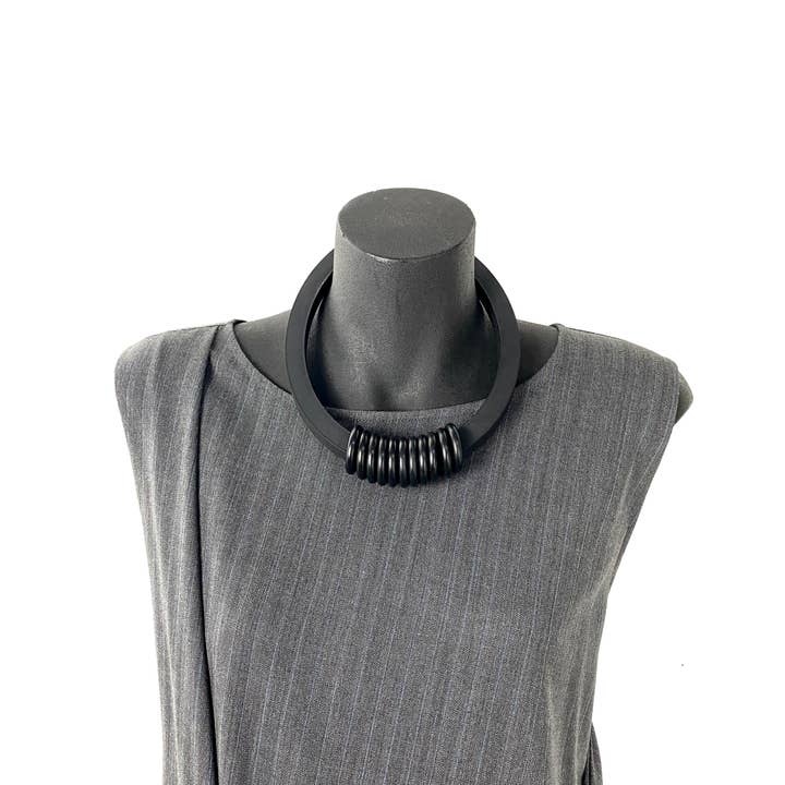 Frank Ideas - Wholesale Bib Necklace - Modern rubber necklaces. Black Lots of Ohs Necklace