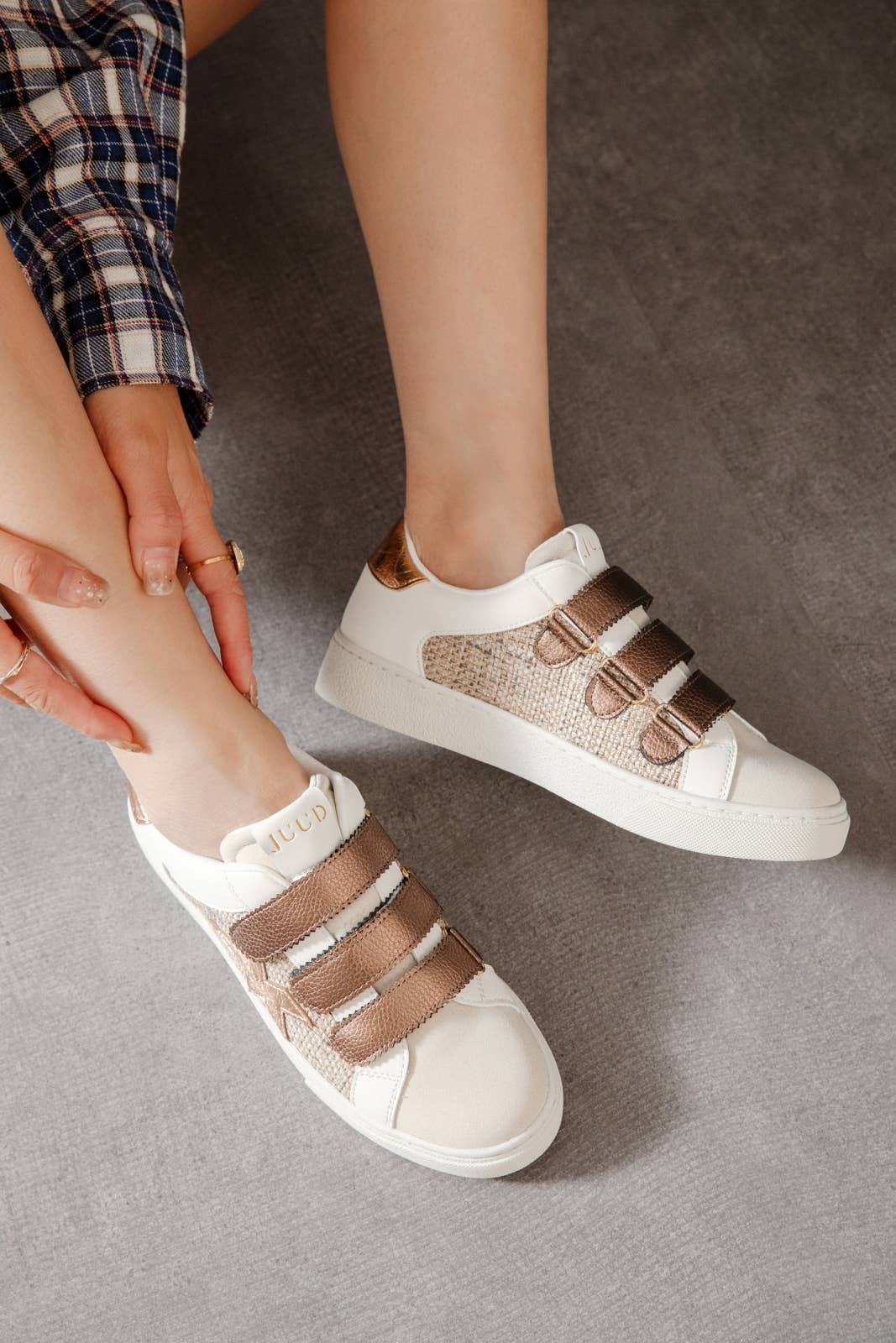 ERYNN - Wholesale Lifestyle Sneakers - Women's - BASKET A SCRATCH - LOLA12