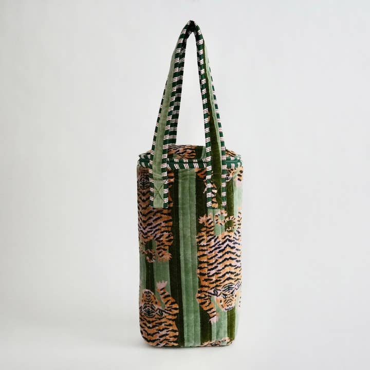 Grön sammet vinpåse för wholesale av Sorella Sol