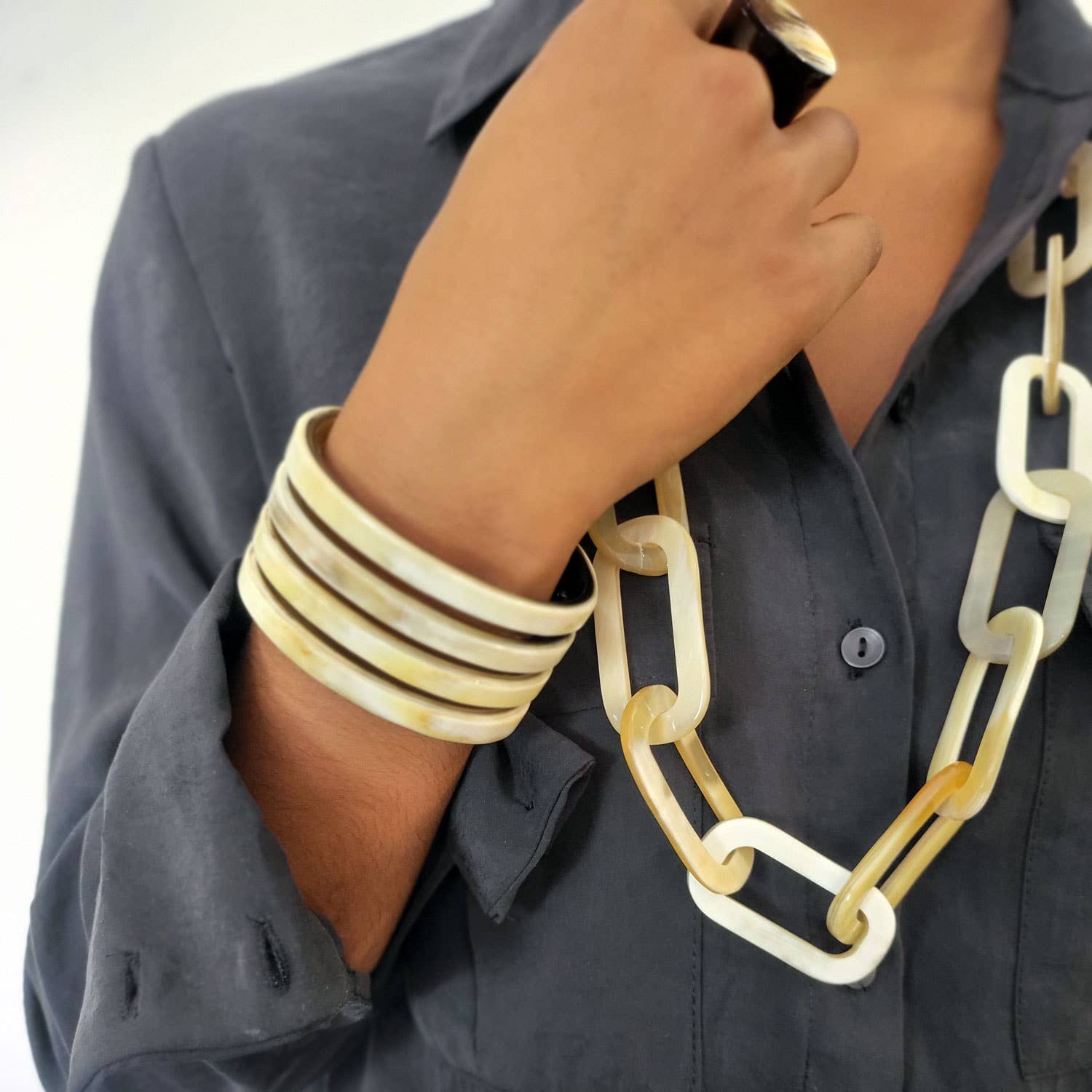 BRANCH JEWELLERY – wholesale Link & chain necklace – White long Link horn Necklace pendant jewellery for Women
3