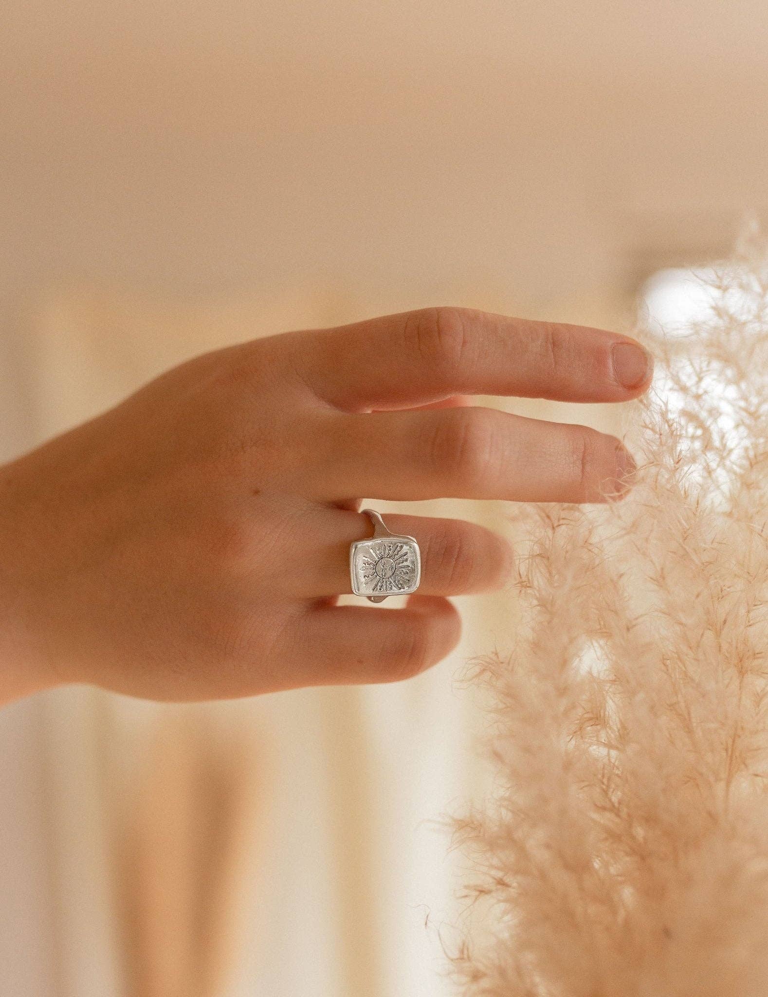 Dea Dia – wholesale Cocktail/Statement Ring – Sol Tarot Ring - Silver2