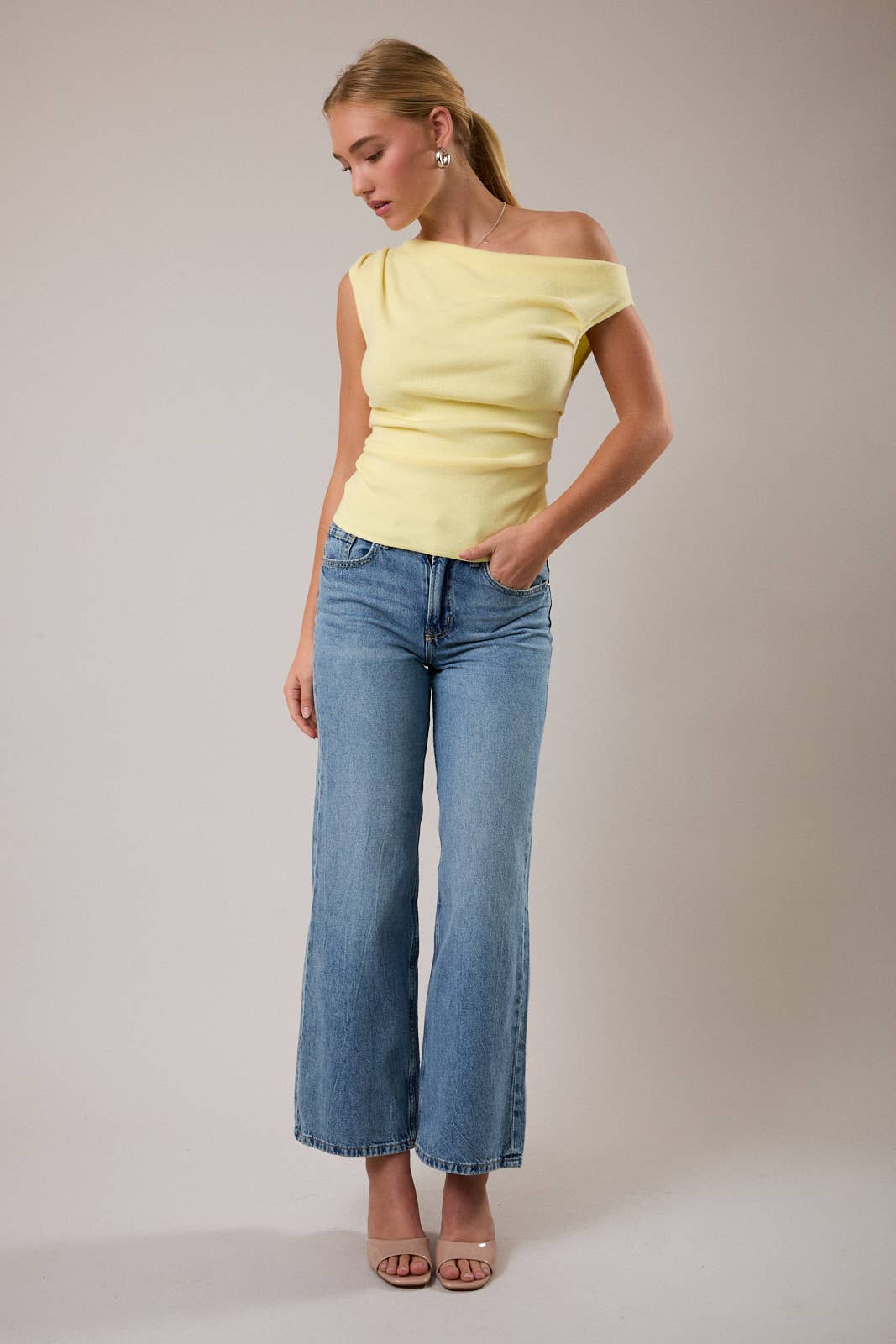 LE LIS - Vente Haut en maille – femme - TOP EN MAILLE À COL ASYMÉTRIQUE24