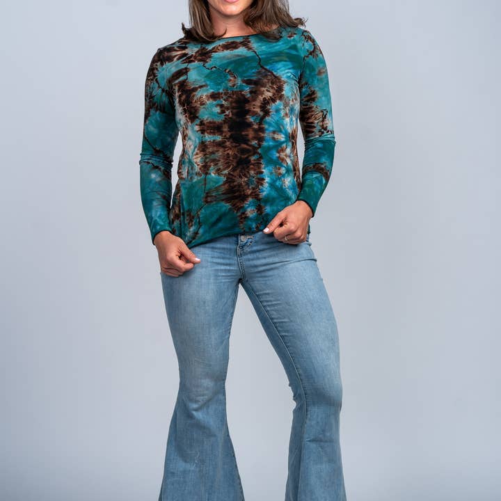 T-shirt semi-ajusté à manches longues fait main aux États-Unis - Emerald Tangle pour la vente par Marvalina