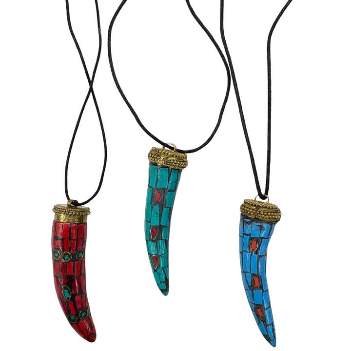 Colar com Pendente de Dente com Lascas de Mosaico Disponível em 3 Cores por atacado de Treasure Jewelry