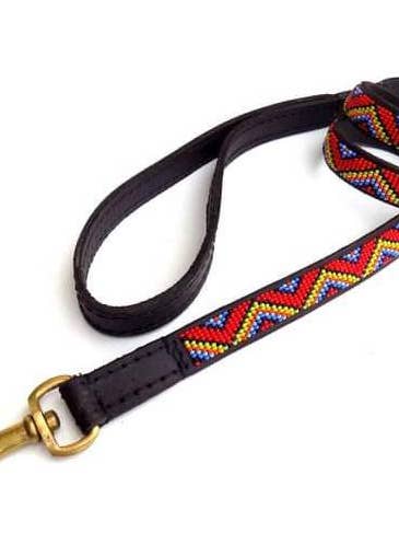 Laisse pour chien en cuir rouge et jaune à zigzag, perlée et faite à la main pour la vente par Delight merchants