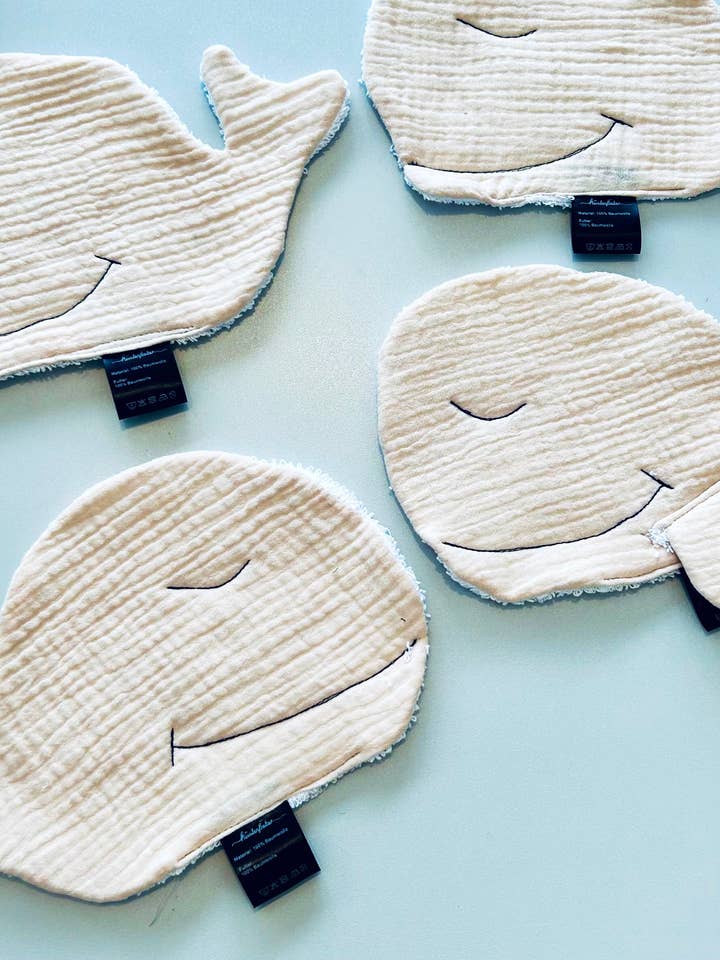 Panno lavabile in mussola "Balena" in beige, per neonati e bambini, fatto a mano per la vendita all'ingrosso da parte di Küstenfieber®