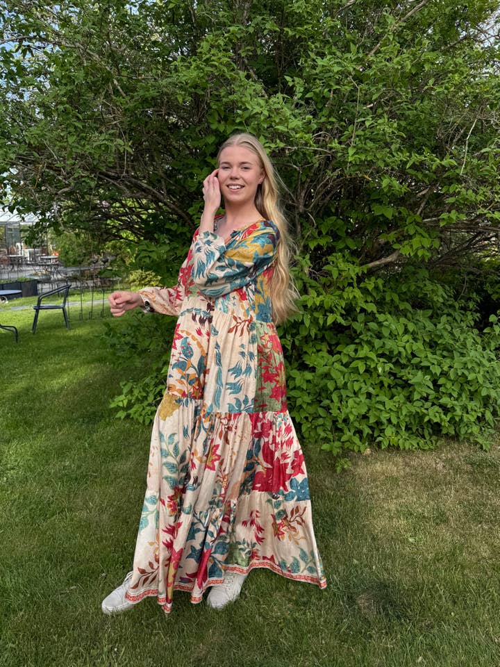 Naudic - Wholesale Dress – Women's - Amisha Maxi Long Sleeve Tapestry2