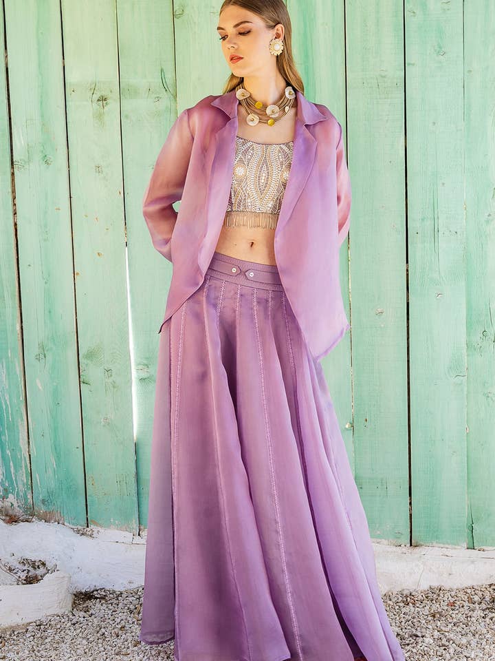 Violettes Organza-Rockset für den Großhandel von Pinnacle By Shruti Sancheti