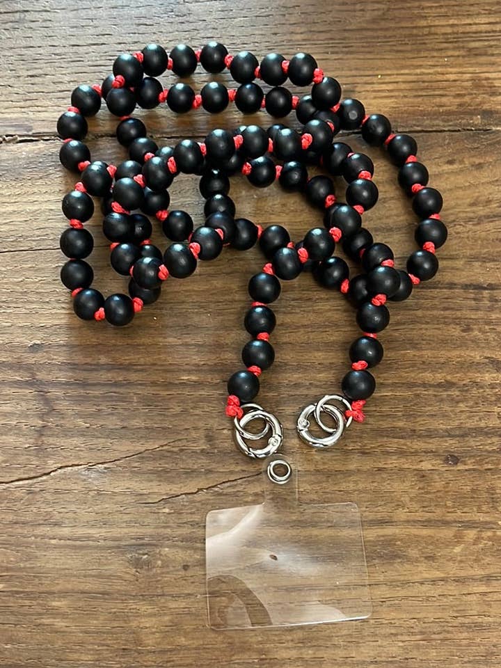 TRACOLLA in LEGNO per cellulare NERO cordino ROSSO per la vendita all'ingrosso da parte di LARA UNDICI ACCESSORI SRLS