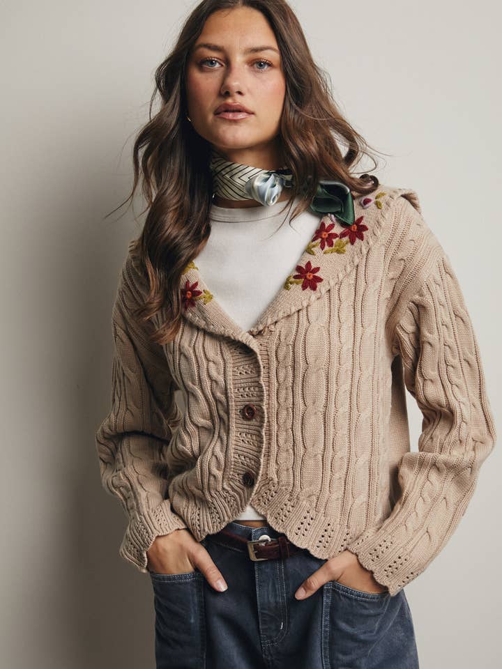 Kabelstickad kofta med broderad krage FSW0024 för wholesale av Forte