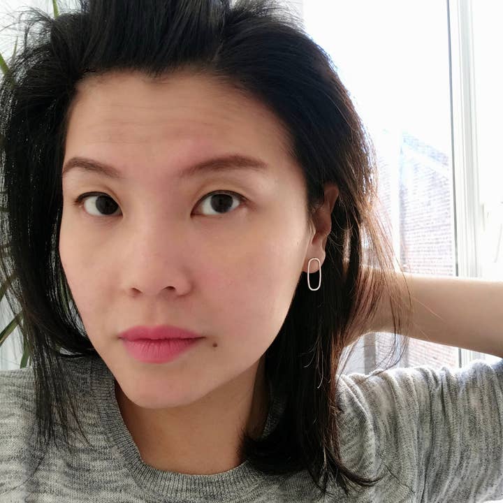 Silver Paperclip Stud Örhängen, Halo ryggar, rundad kant för wholesale av Siebijoux