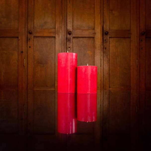 BRITISH COLOUR STANDARD – wholesale Pillar candle – 10cm Small SOLID Guardsman Red Pillar Candle1