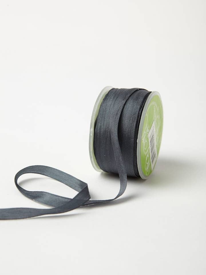 Nastro in seta 100% tessuto a mano grigio antracite da 1/4» per la vendita all'ingrosso da parte di May Arts Ribbon