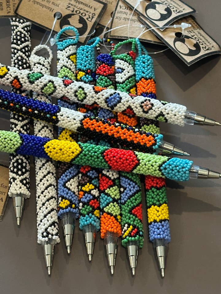 Stylo perlé pour la vente par Bridge for Africa