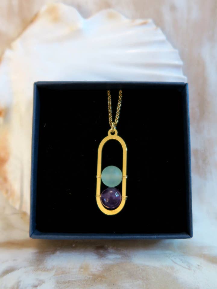 Isis Halskette mit farbigen Edelsteinen für den Großhandel von Hirondelle Bijoux