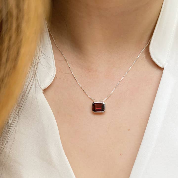 Sydney | Garnet necklace in Sterling Silver for wholesale by Thimble Rose