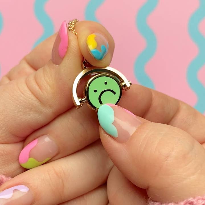 Collier Fidget avec breloque émaillée Mixed Emotions pour la vente par Liz Harry Design