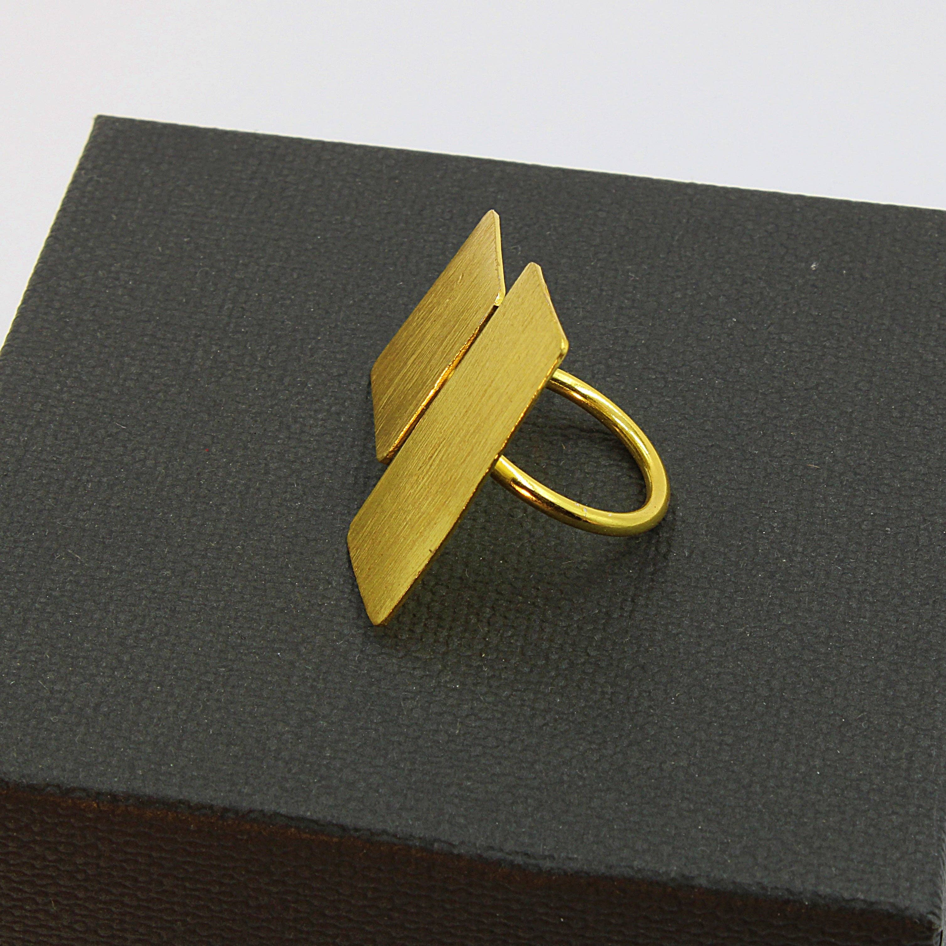 LA MAR - Vendita all'ingrosso Anelli cocktail/statement - Anello PIET placcato in oro - Design con carattere4