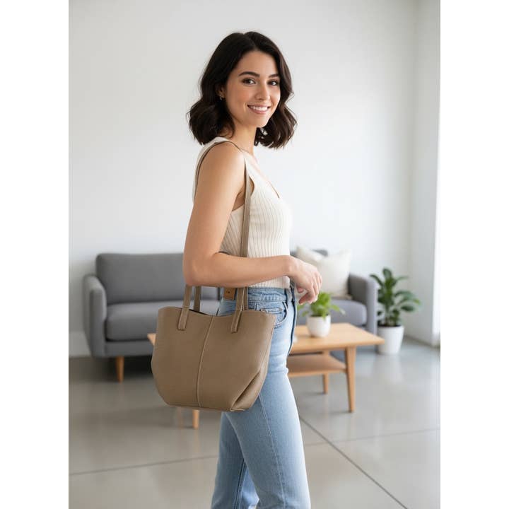 Women’s Genuine Leather Shoulder Bag, Made in Italy, art. 112697 for wholesale by Suie Valentini srl