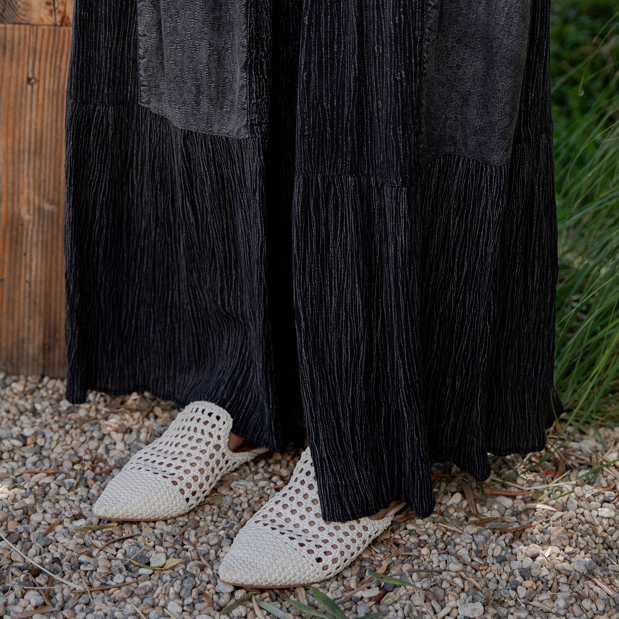 Young Threads - Vendita all'ingrosso Pantalone - Donna - Pantaloni lunghi in denim ispirati al boho con toppa solida (nuovo colore)27