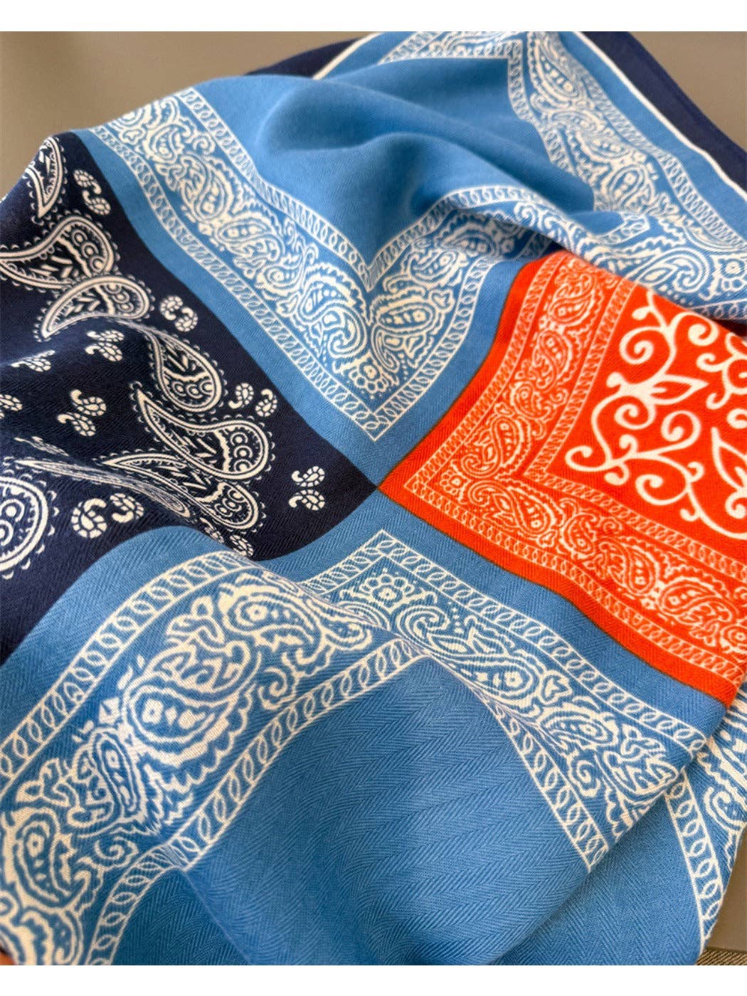 Funkyrel® Atzbranding Limited – Großhandel Schal – Damen – Scarvii - Quadratisches Tuch mit Paisley-Muster7