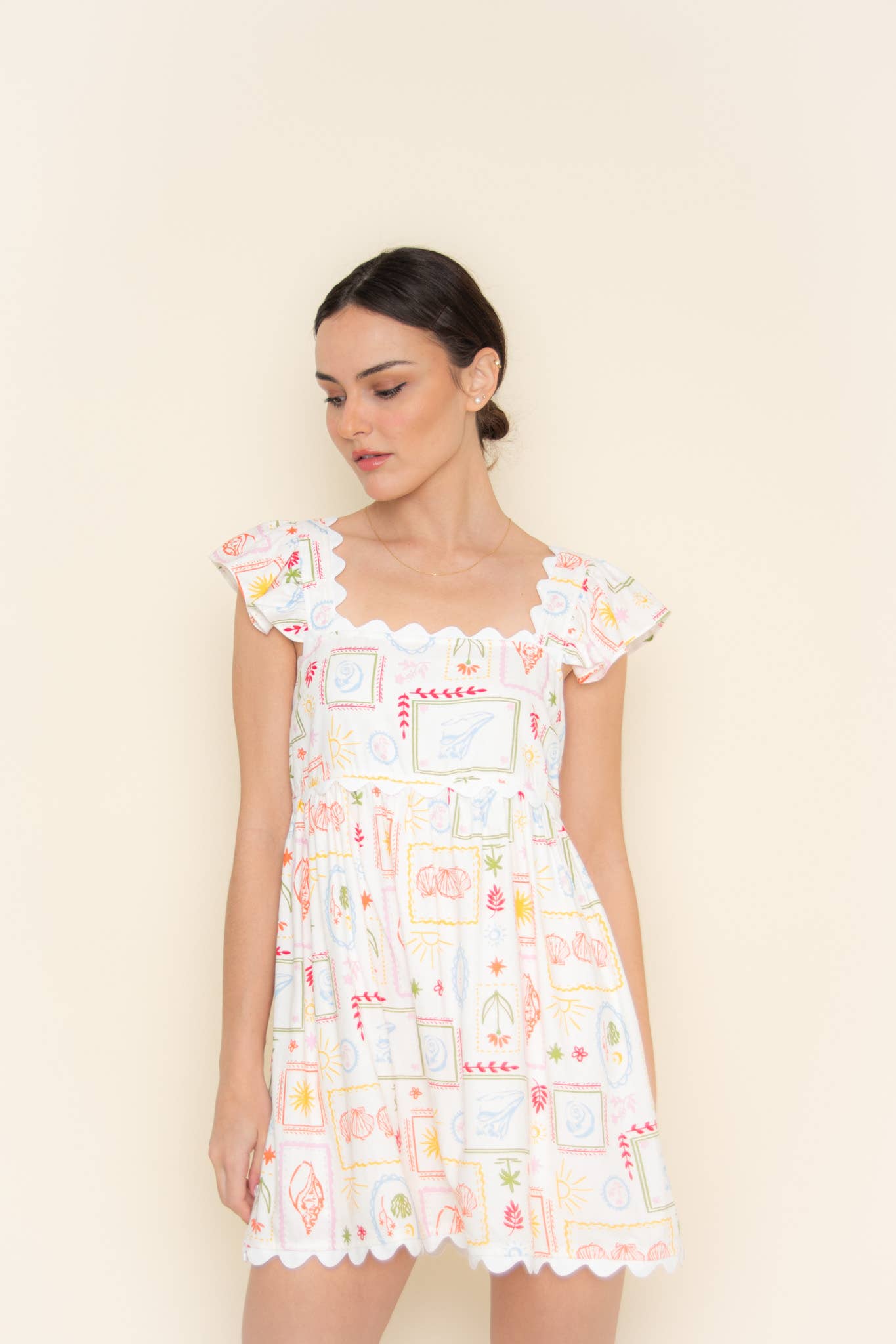 ELFENBEIN MULTI Fore Collection Mini-Kleid mit Colorblock, Muschel-Motiv und Rüschensäumen für den Großhandel auf Faire10