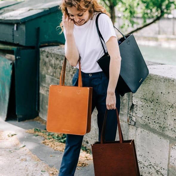 LÉONIE, TYGKASSEN för wholesale av Valet de Pique