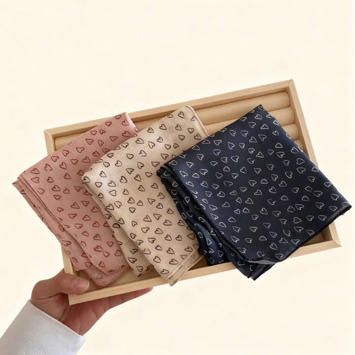 RETRO COTTON AND LINEN HEART-SHAPED HANDKERCHIEF_CWASC03654 for wholesale by DOUBLJU