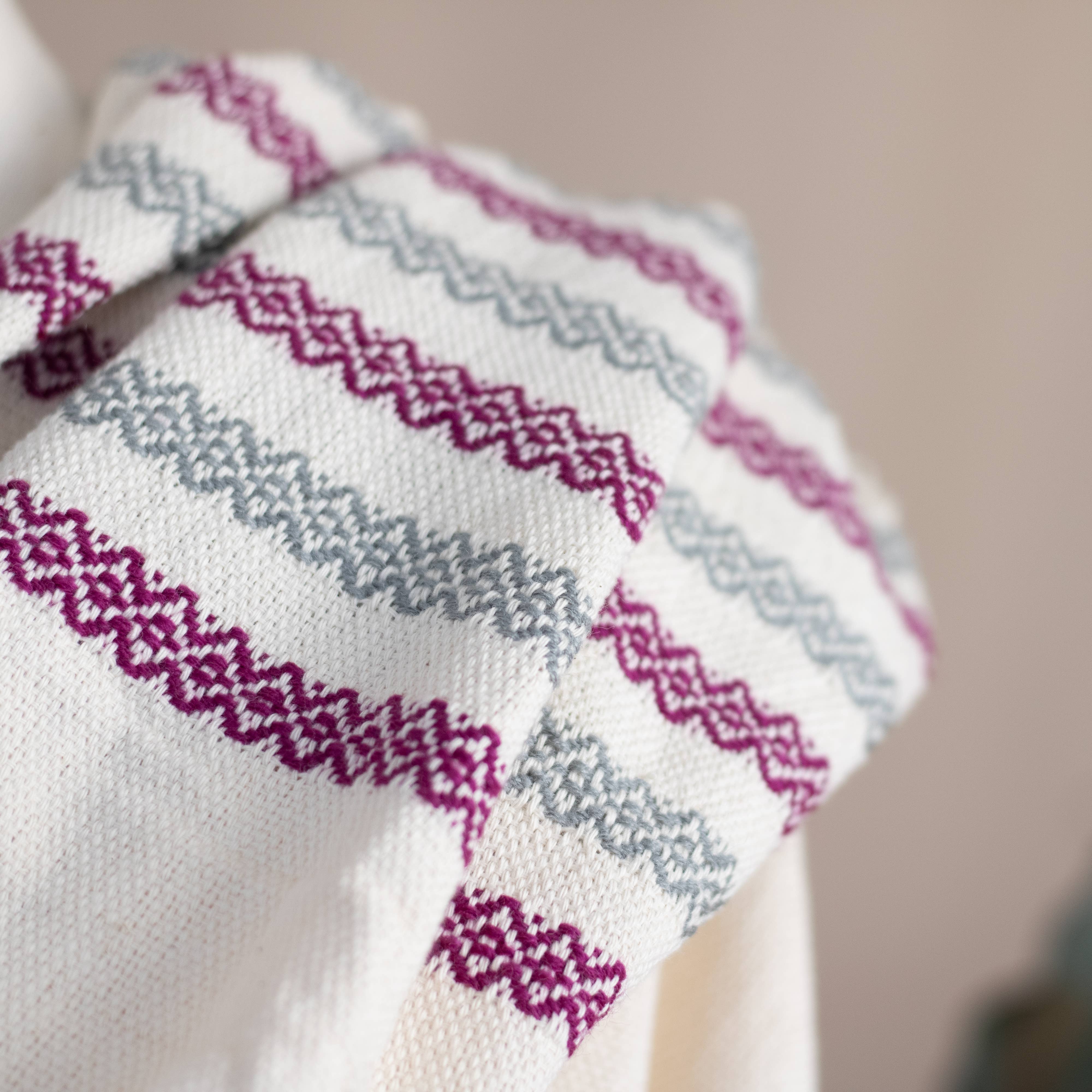 Origin Mexico – wholesale Wrap - Dam – Handvävd ekologisk bomullsjalomslag - magenta och grå 4