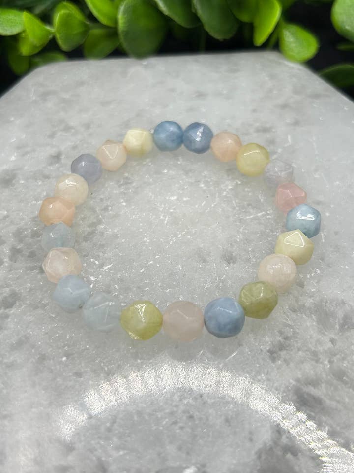 Bracelet à facettes en morganite de 8 mm pour la vente par Moonbeam Healing