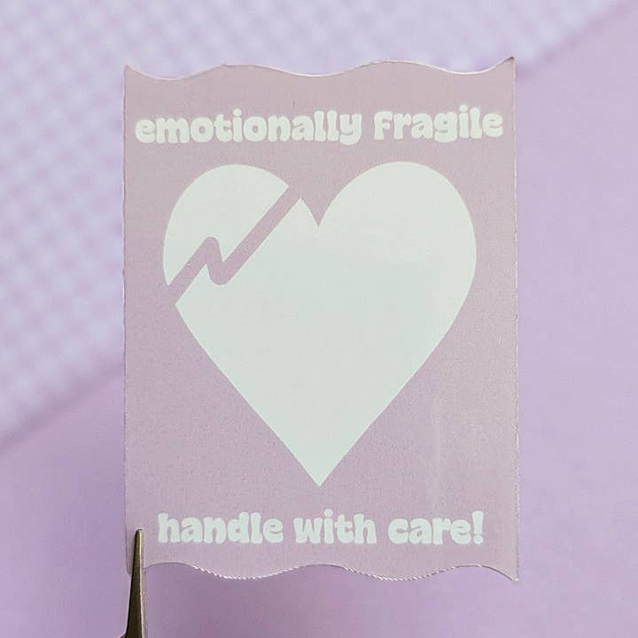 Følelsesmæssigt skrøbelig, håndter med forsigtighed Sticker for engroshandel hos Rosage Studio