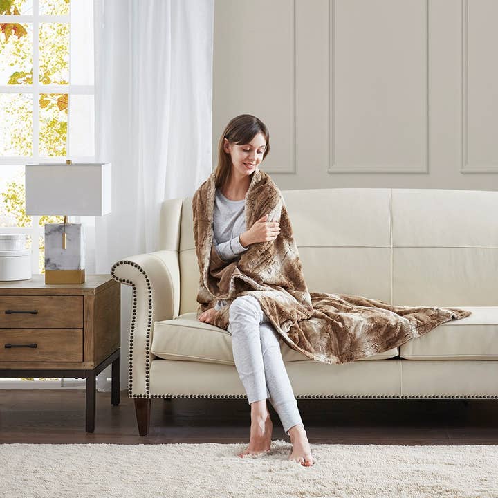 Olliix - Wholesale Throw Blanket - Oversized 60x70" Faux Fur Throw Blanket, Light Brown2