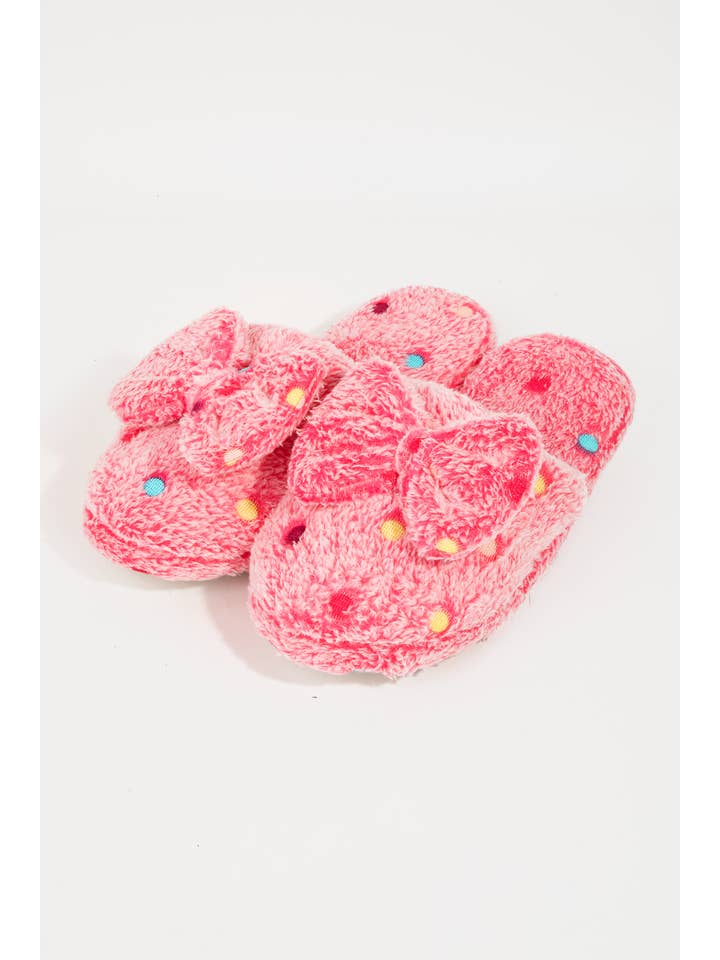 Collections by Fame Accessories – Großhandel Hausschuhe – Damen – Gepunktete, flauschige Pantoffeln mit Schleife2