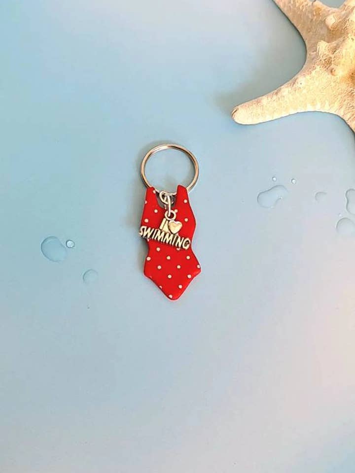 Rød & Hvid Polka Dot BadedragtSvømning Nøglering Nøglering for engroshandel hos Sage & Seasalt