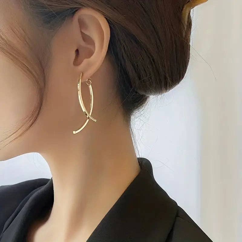 Huis Van Merken - Wholesale Hoop Earrings - 18K Gold Hoop Earrings: Long Minimalist Dangle1