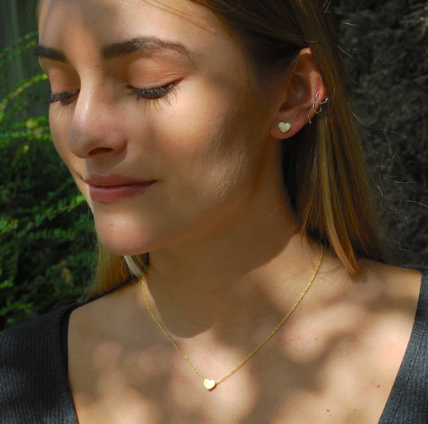 White Leaf – wholesale Pendant/charm necklace – Small Heart Necklace in Matt Gold2