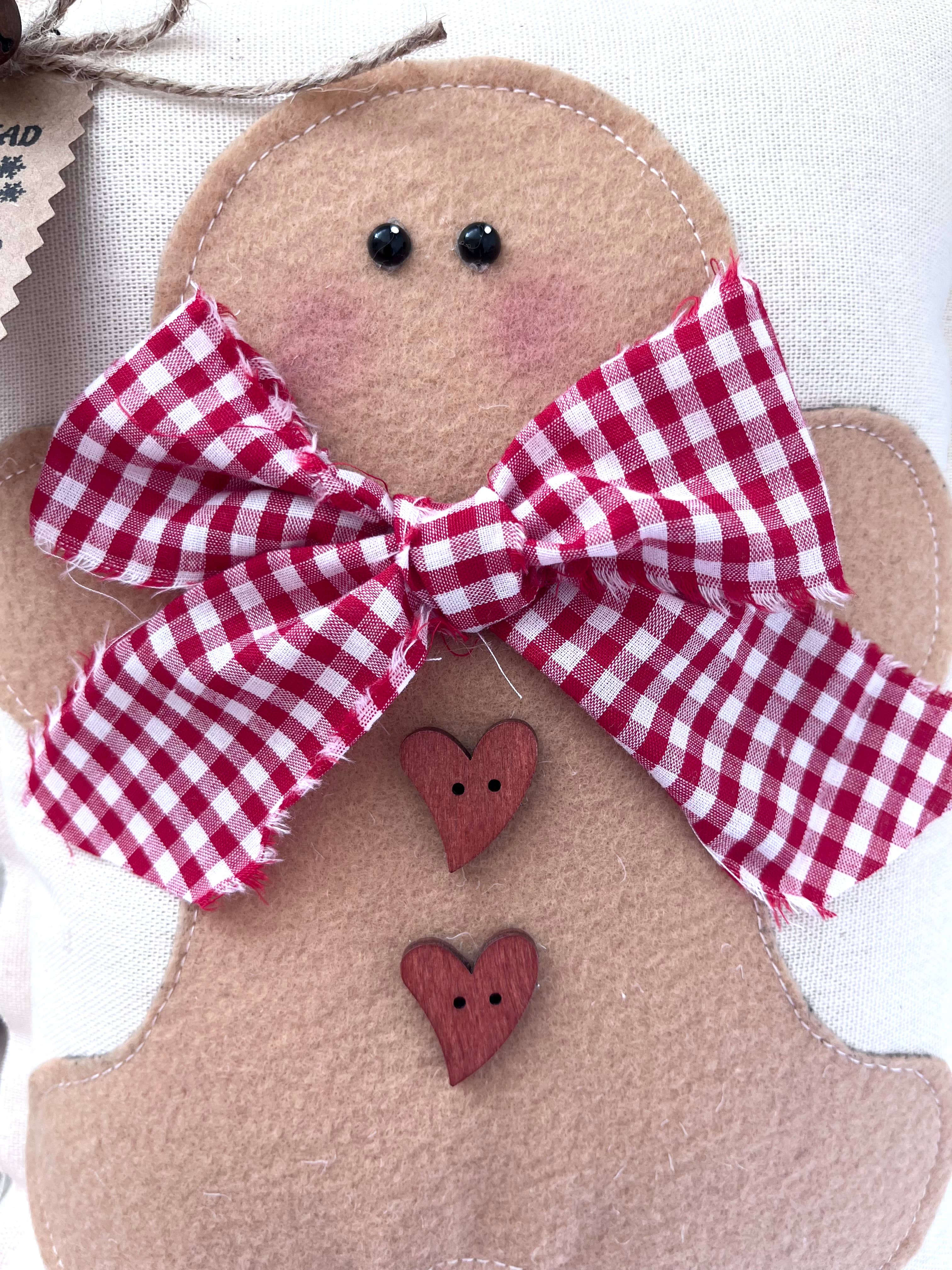 Kate + Em – wholesale Christmas decoration – Primitive Gingerbread Decorative Pillow - 10 Options8